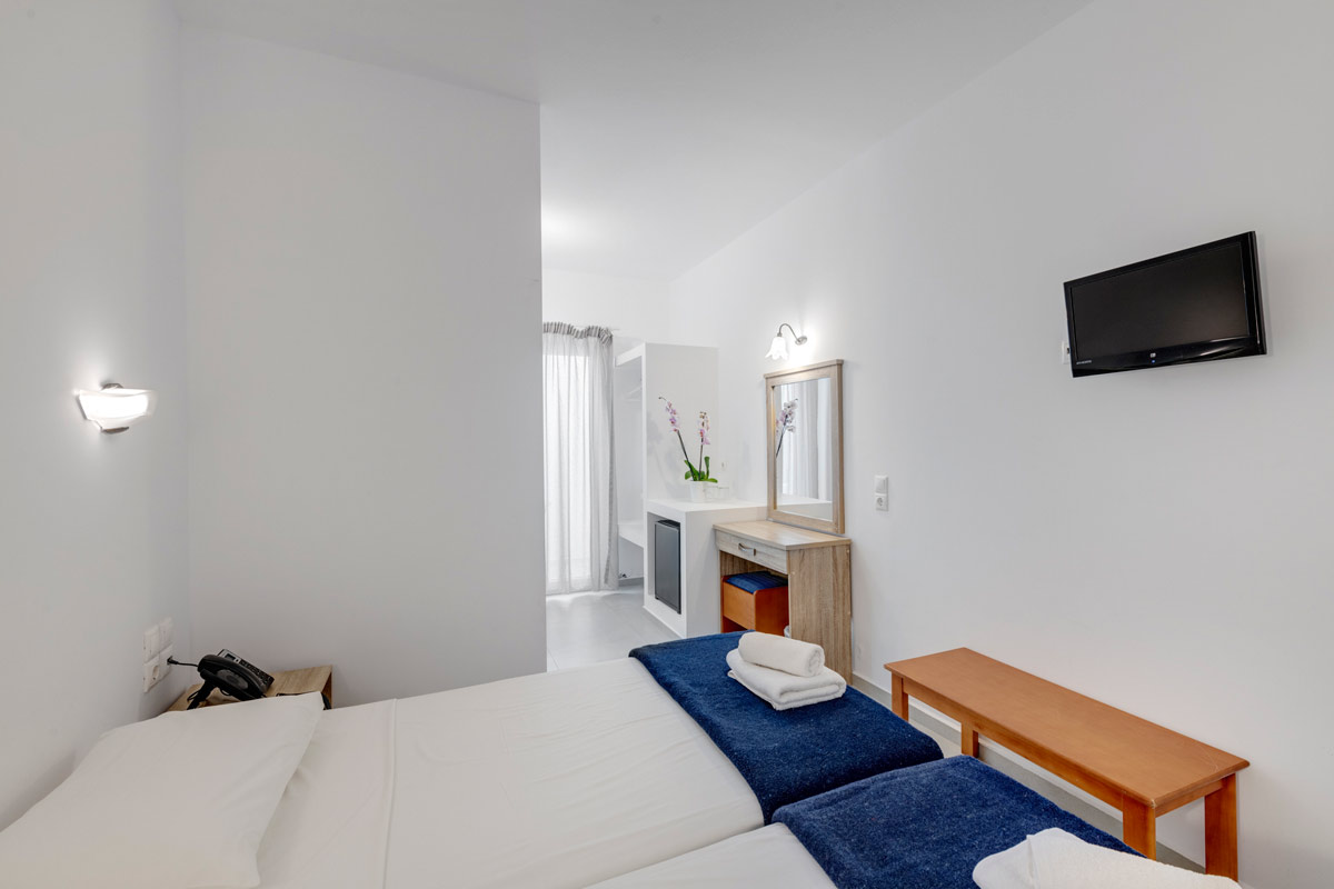 Makis Place Hotel Mykonos Accommodation - Small Twin Rooms with Interior Window