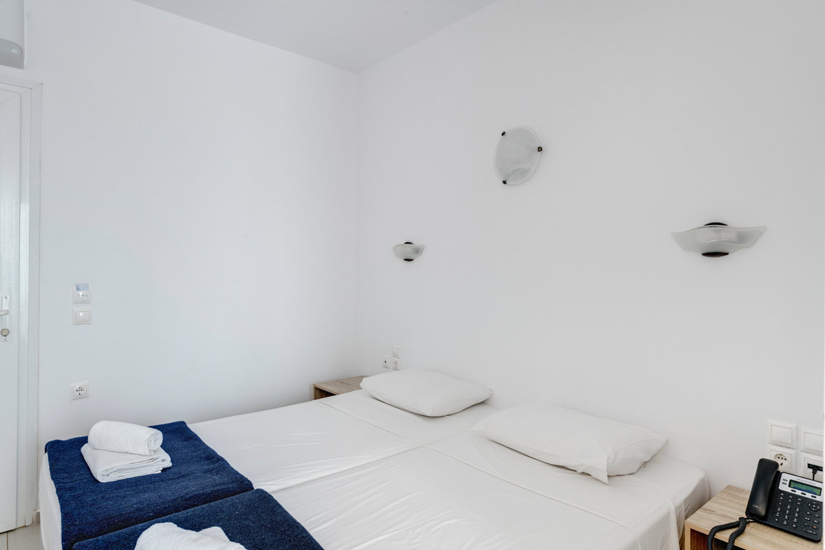 Makis Place Hotel Mykonos Accommodation - Small Twin Rooms with Interior Window