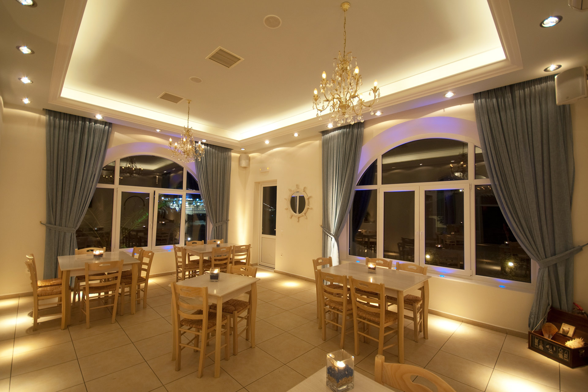 Molaraki Restaurant Inderior Area -  Makis Place Tourlos Mykonos Hotel