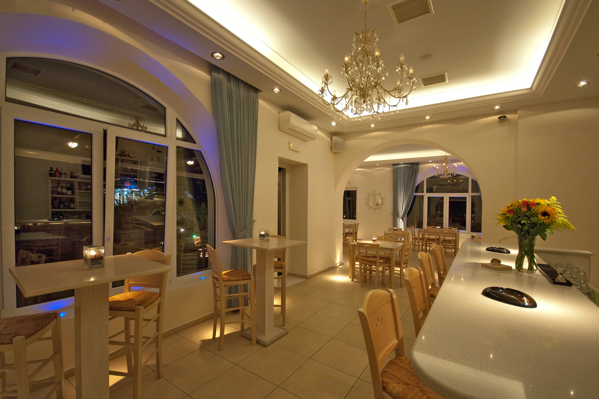 Molaraki Restaurant Inderior Area -  Makis Place Tourlos Mykonos Hotel