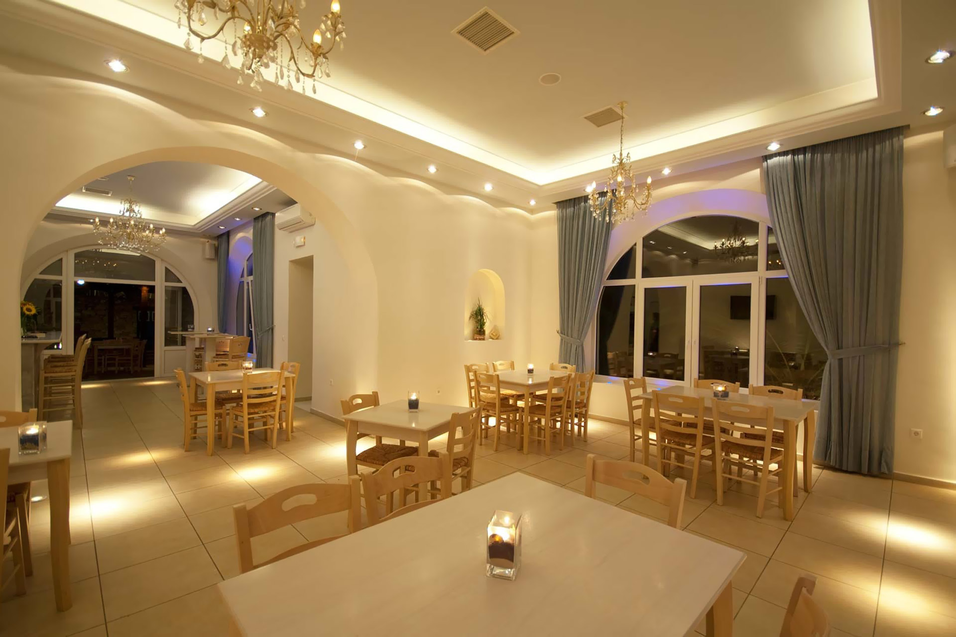 Molaraki Restaurant Inderior Area -  Makis Place Tourlos Mykonos Hotel